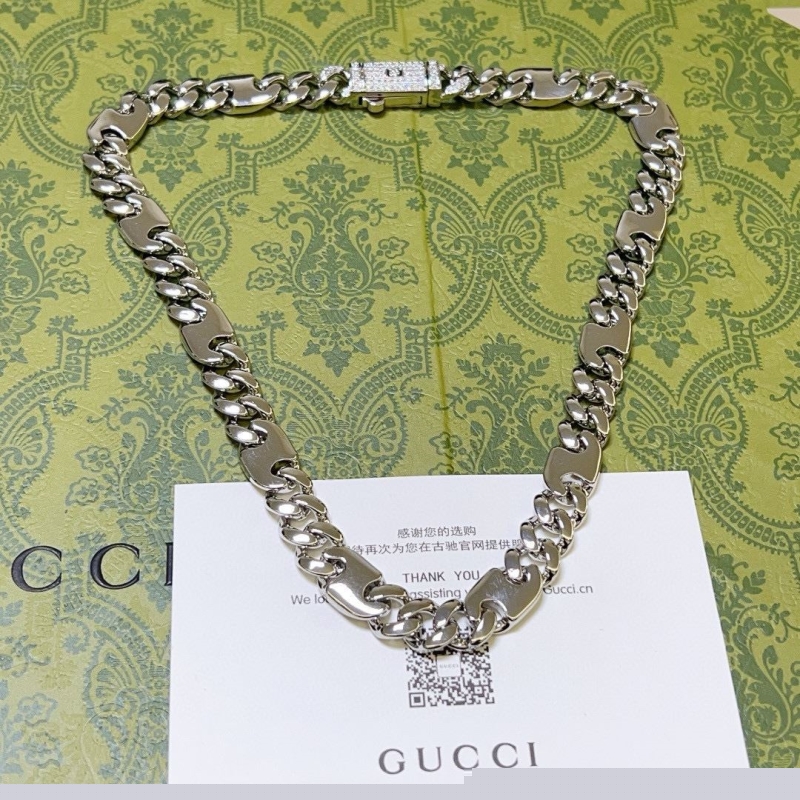 G*u*i necklaces